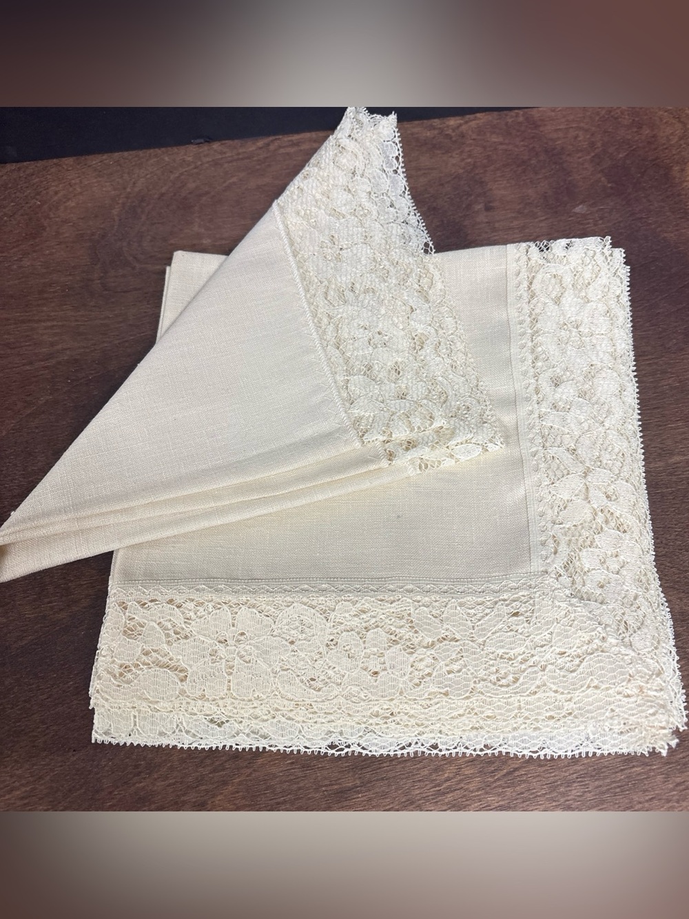 Cream Lace Trim Linen Napkins Set